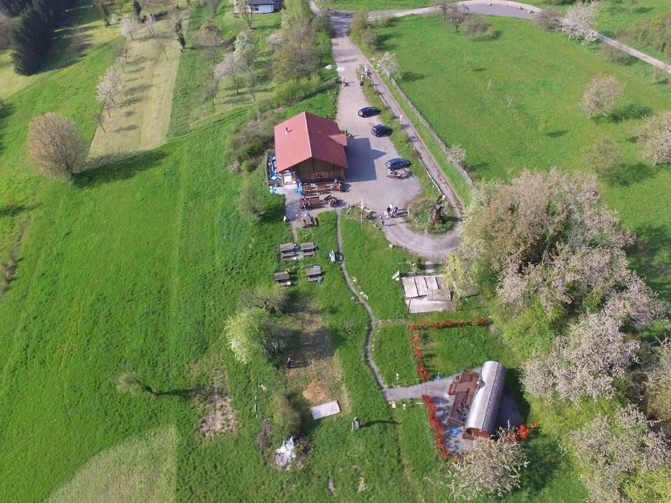 Le Chalet Du Chemin Et Sa Roulotte Berviller-en-Moselle Exterior photo